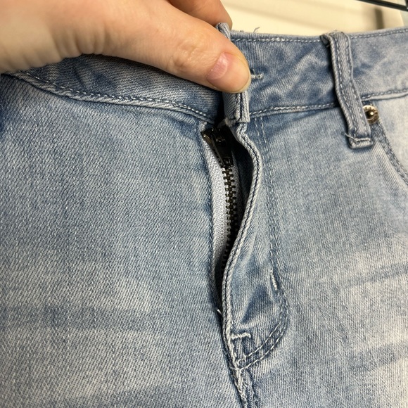 Hybrid Collection Distressed Denim Shorts, Size 5 - Picture 7 of 8
